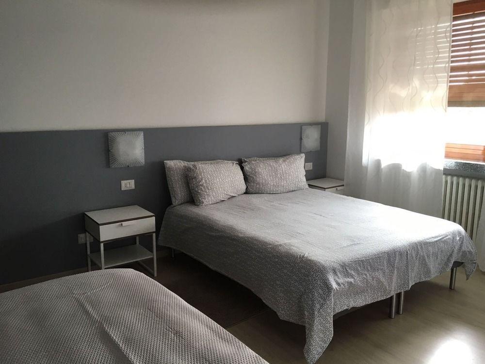 Bella Vita Guesthouse -Parcheggio Privato Interno Arona Exterior photo